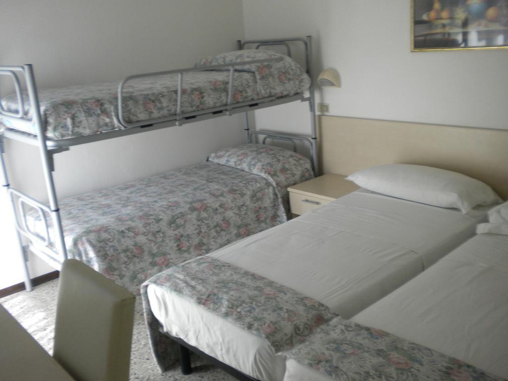 Hotel Nives Rimini Værelse billede