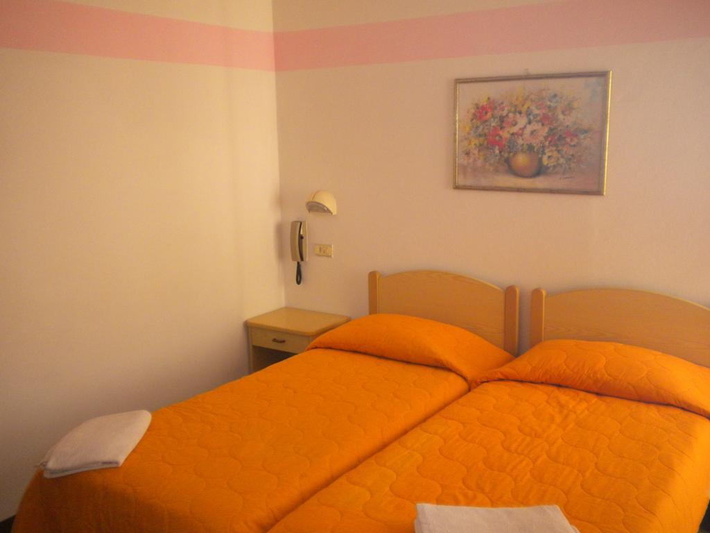 Hotel Nives Rimini Værelse billede