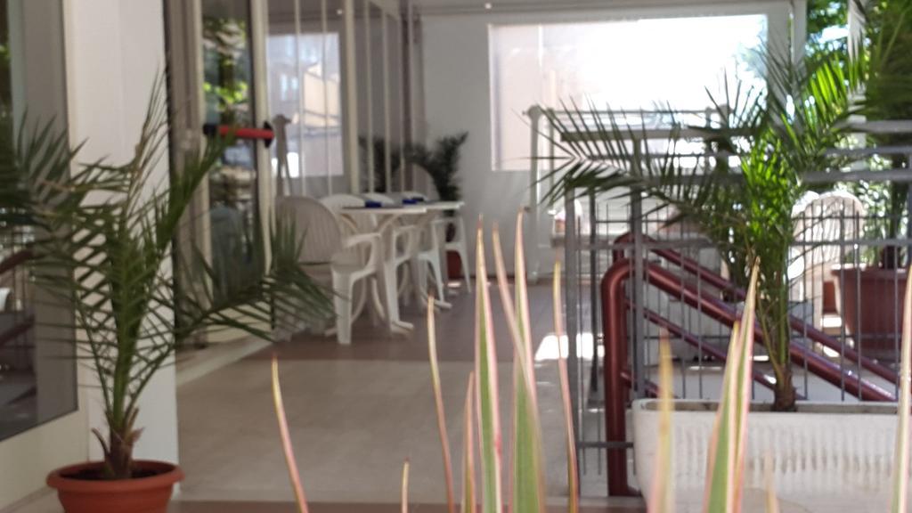 Hotel Nives Rimini Eksteriør billede