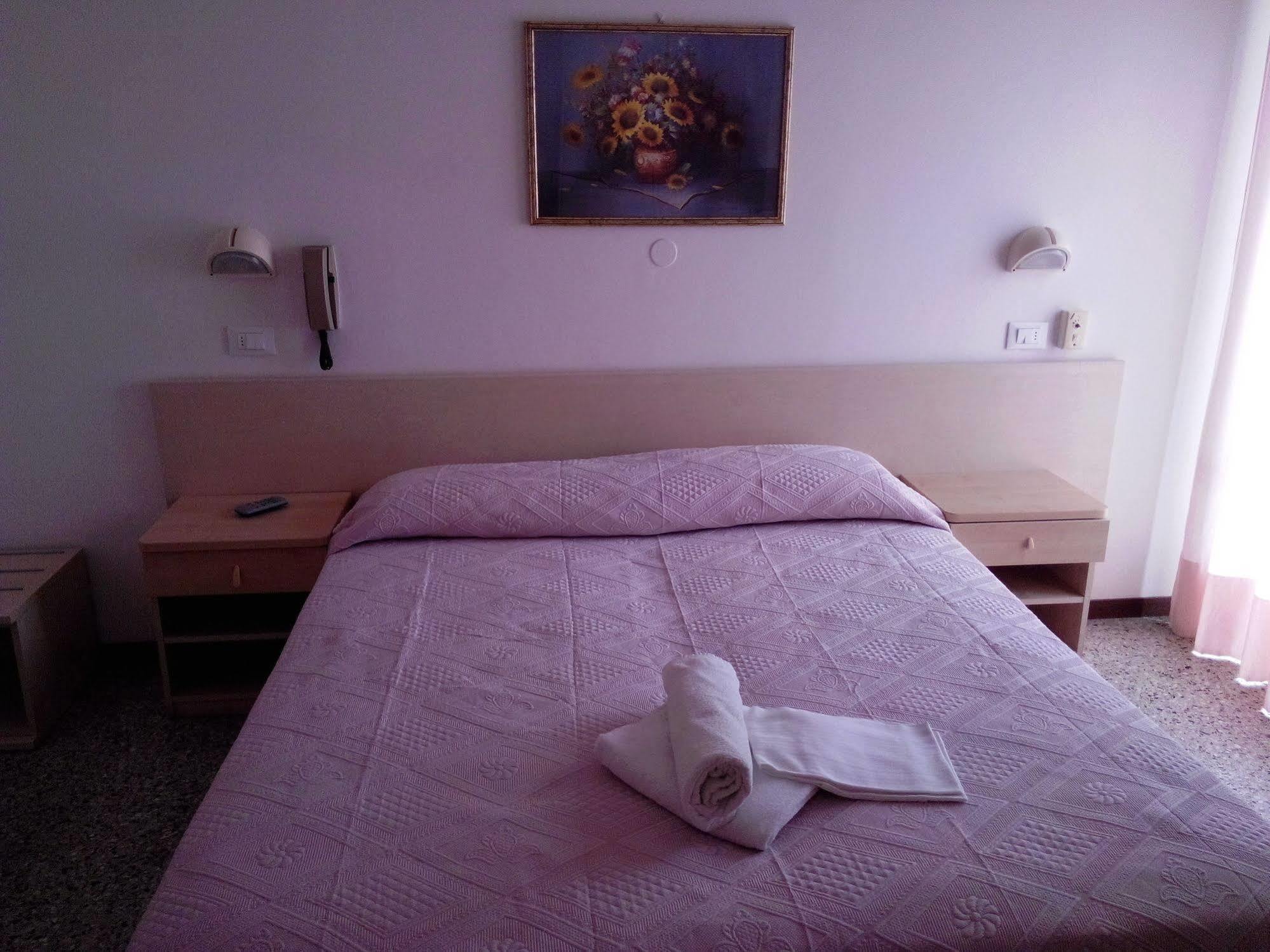 Hotel Nives Rimini Eksteriør billede