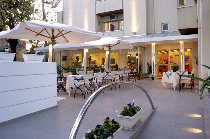 Hotel Nives Rimini Eksteriør billede